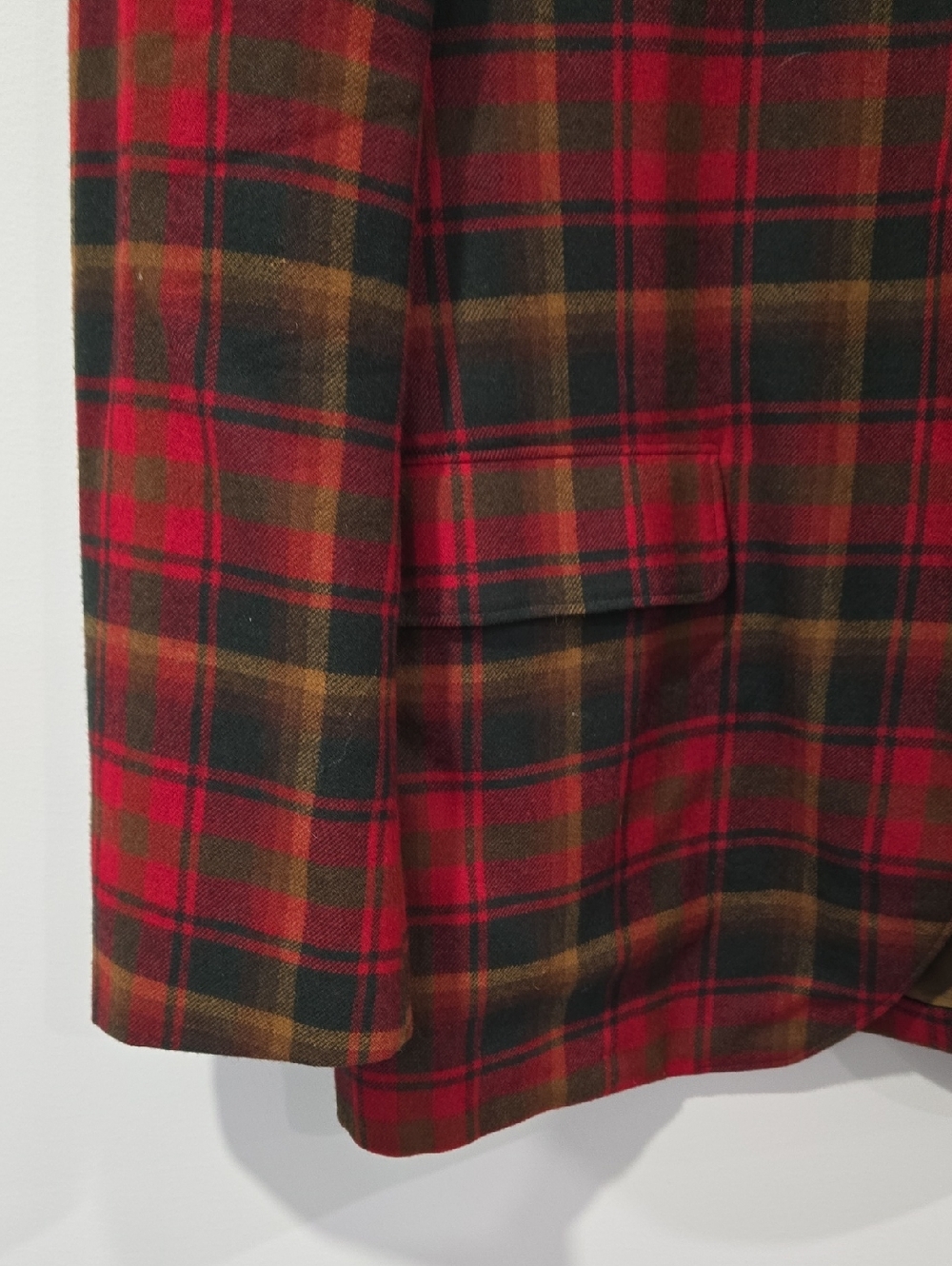 Vintage 1960's Canadian Tartan Wool Red and Green Plaid Sport Coat - Picture 3 of 12